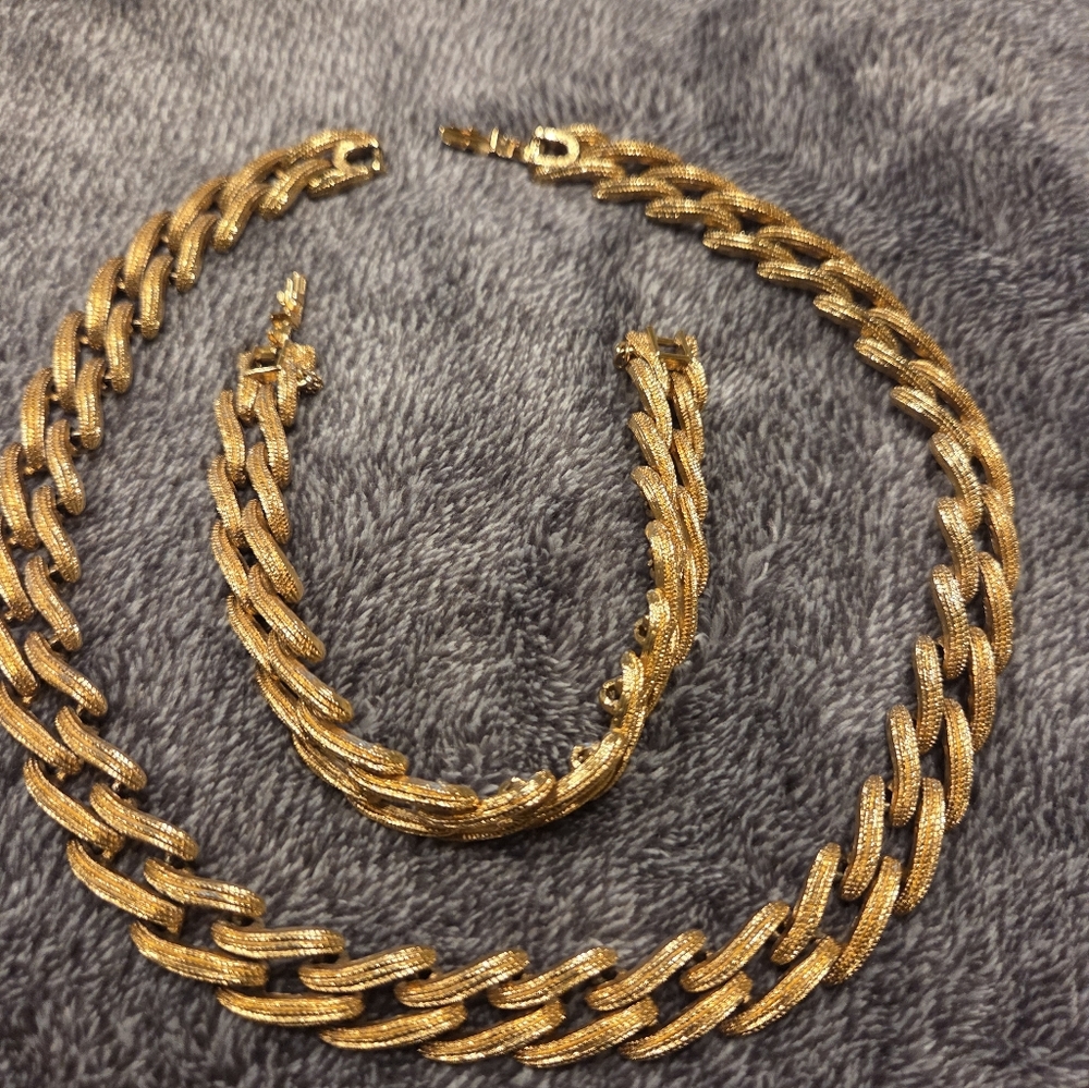 Vintage Monet Gold 16" Textured Chain Necklace With Matching 7" Bracelet